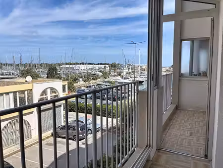 canet port studio bis au 2eme étage avec ascenseur
