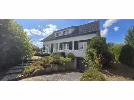 coup de cœur assuré — maison familiale avec potentiel à courtenay (centre à pied)