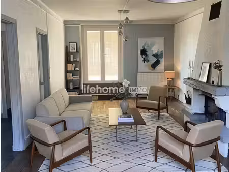 maison avec grands terrain et dépendances