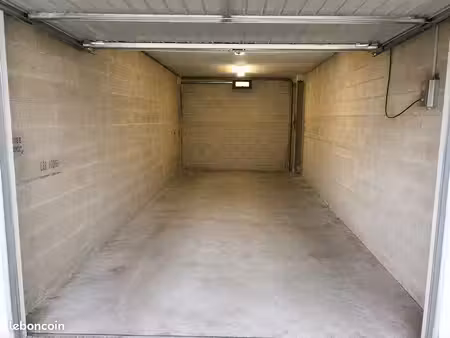 ◊ à louer – garage / box d’environ 25 m²