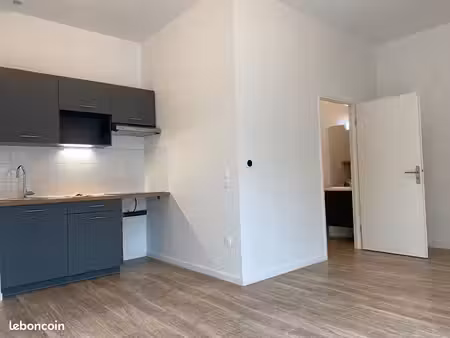 studio 1 pièce 27 m²