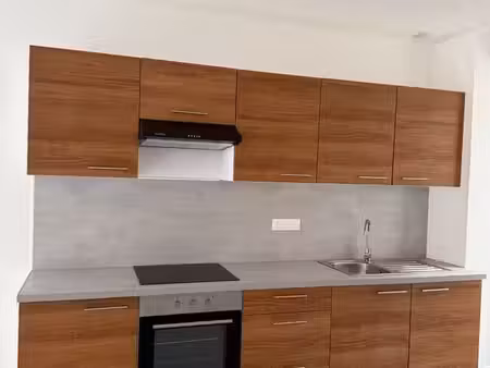maison entièrement rénovée à louer à lusignan – 85 m²