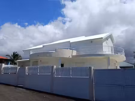 villa meublée 3 chambres + accès piscine privée