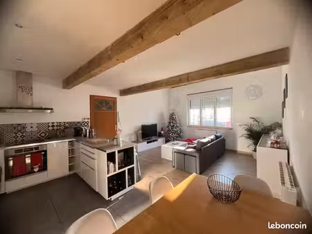 à louer – t2 avec mezzanine 65 m² – plein centre-ville