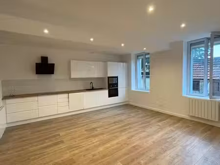 maison de ville rénovée – 90 m² – 3 chambres – jardin – proche gare
