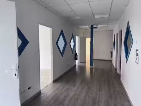 location locaux professionnels 7 pièces 133 m² à baie mahault (97122)  2 424 €