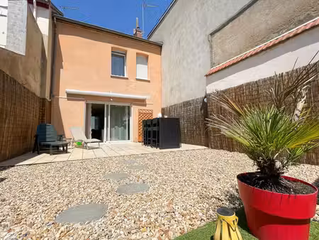maison de ville rénovée 2 chambres avec cour - montluçon