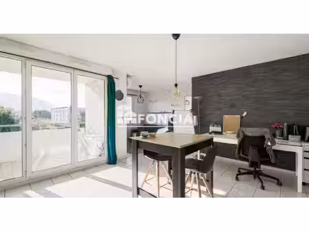 t2 de 47 m² en excellent état  avec terrasse couverte et ascenseur  au cœur d’un secteur r