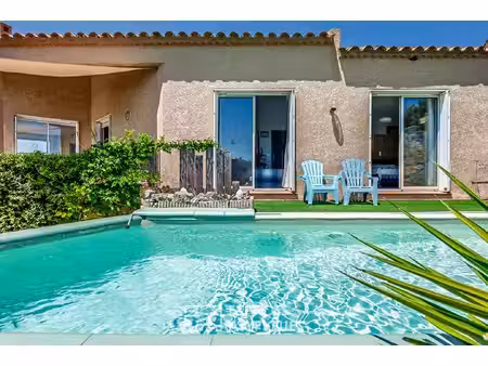 villa de charme avec piscine et vue sur les étangs et la mer