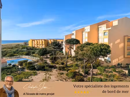 t2 vue mer avec loggia  accès direct plage et parking privé