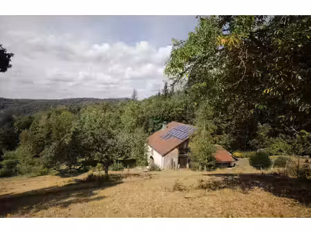 ferme autonome en emplacement isolé avec 4 5 ha de terrain