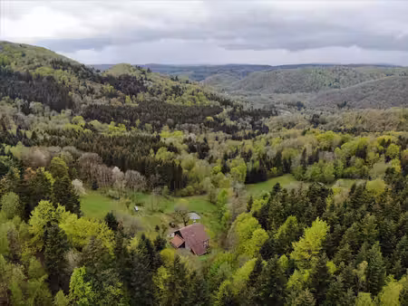 ferme autonome en emplacement isolé avec 4 5 ha de terrain