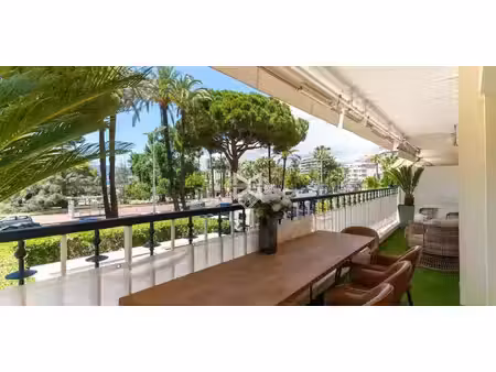 appartement avec terrasse en bord de mer cannes (06)