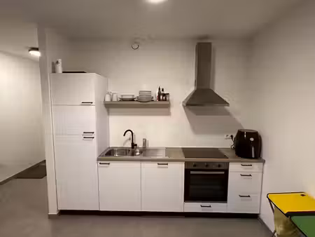 beau studio récent à louer à molenbeek