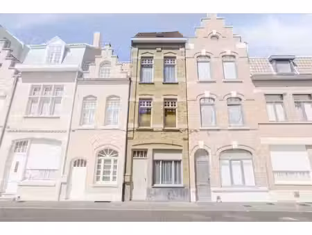 gerenoveerde en verhuurde woning met 4 slaapkamers in hartje ieper