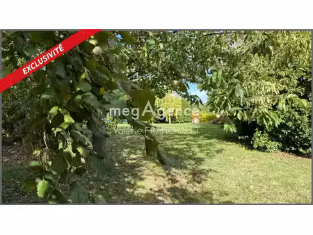 authentique maison en pierre avec piscine et dépendances à 15 min de luçon.