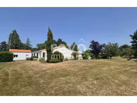 propriété de charme avec piscine chauffée sur parcelle de + de 8000m²