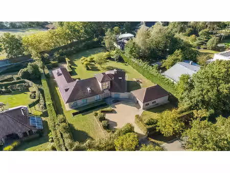 residentieel gelegen villa op 3490 m² te koop in lichtaart