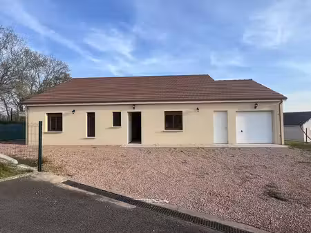 villa de plain pied avec cour  jardin  verger proximité zone commerciale et échangeurs