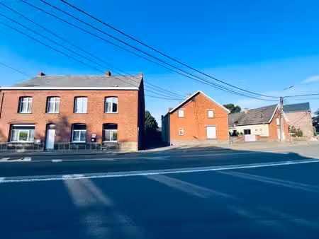 grande maison de caractère avec parking et jardin