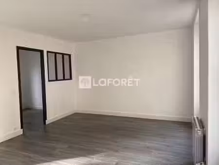location appartement 2 pièces à elbeuf (76500) : à louer 2 pièces / 42m² elbeuf