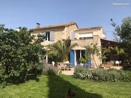 maison bastide mitoyenne d'un côté à la campagne sénas