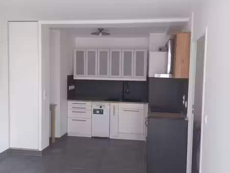 à louer - bel appartement 2 pièces de 51 m² avec 2 parkings - chatou