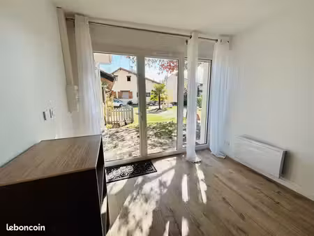 studio 33m2 avec terrasse et place de parking - 50m du tram b
