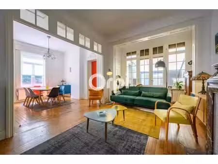 maison avec de beau volumes et garage