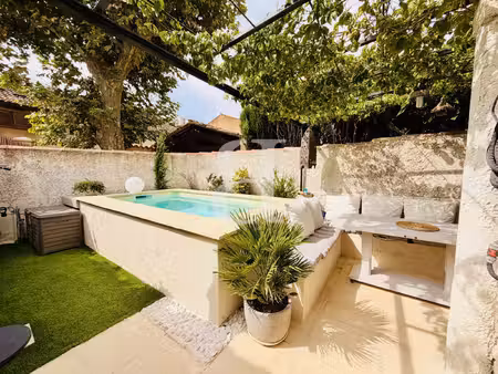 maison de village rénovée avec cour à maillane
