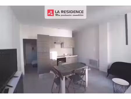 location meublée appartement 1 pièce 29 m² à frejus (83600)  584 €