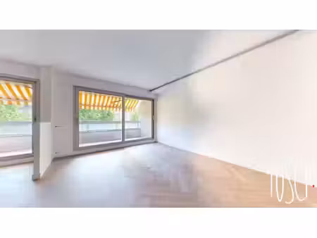 sceaux - studio rénové avec espace nuit grand balcon piscine dans la résidence