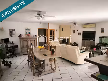 maison d'habitation type t6  4 chambres  3 salles d'eau  cuisine  salon  garage et jardin.