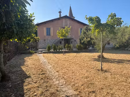 maison familiale avec jardin.