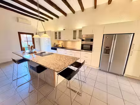 maison de caractère en pierre – 185 m² – 4 chambres – jardin et dépendances