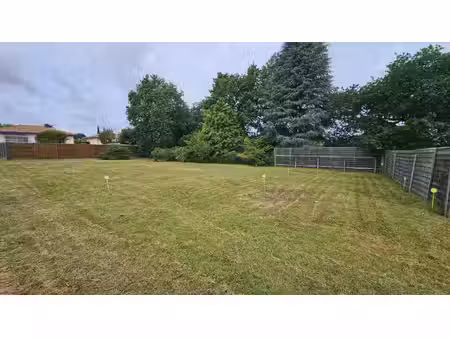terrain constructible plat – saint-pierre-du-mont – fort potentiel