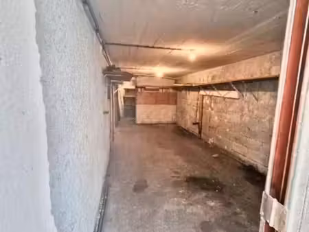 grand garage de 27 m² accessible facilement et dans un secteur calme et sécurisé