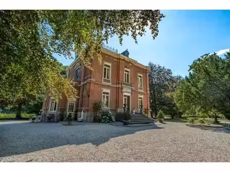 olne : splendide bâtisse et annexe aux imposants volumes