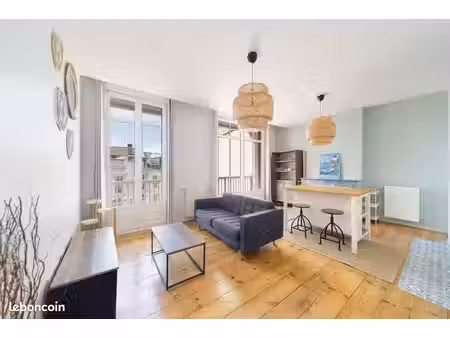 appartement t3 traversant & rénové - balcon - hypercentre de pau
