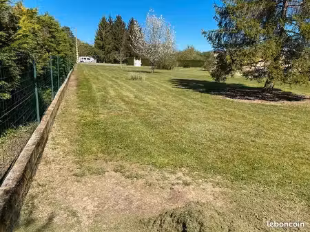 terrain plat 1600 m² arboré construtible avec c u