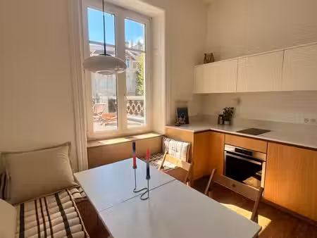 studio meublé avec terrasse – à 300 m de la grande plage