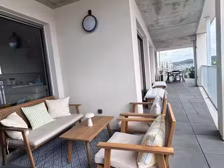 t3 avec terrasse de 38 m2 et clim