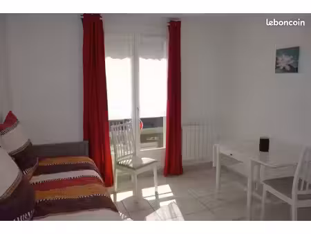 joli studio meublé de 22 m2 avec parking dans l’hypercentre de saint cyr l’école