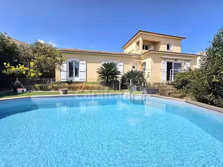 belle maison 5 pièces  4 chambres  piscine  garage  vue mer  terrain 967 m2 à biguglia (20