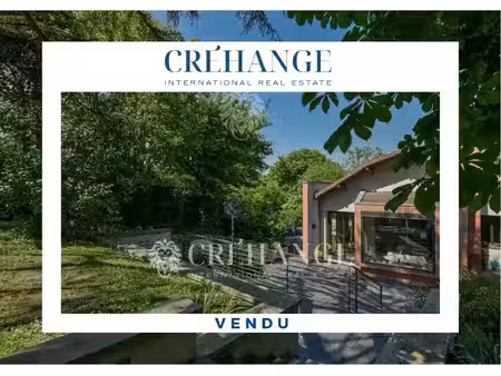 maison contemporaine avec piscine  au calme proche gare