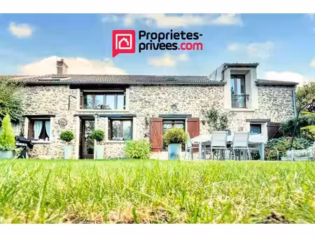 bien de caractère et sa pièce de vie façon loft