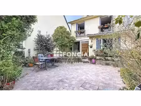 centre ville – charmante maison – 3 chambres – voie privée – terrasse & cour – stationneme