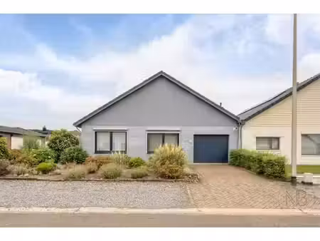 ruime halfopen woning met 5 slaapkamers en een zolder om verder in te richten!