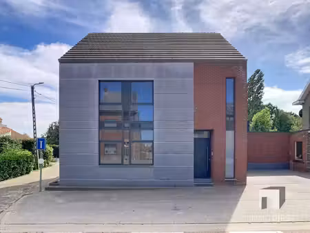 moderne  lichtrijke woning met aangename tuin aan de voet van hartje scherpenheuvel.