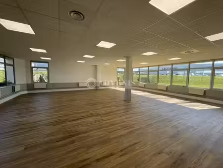 location bureaux 92 m² à 144 m²